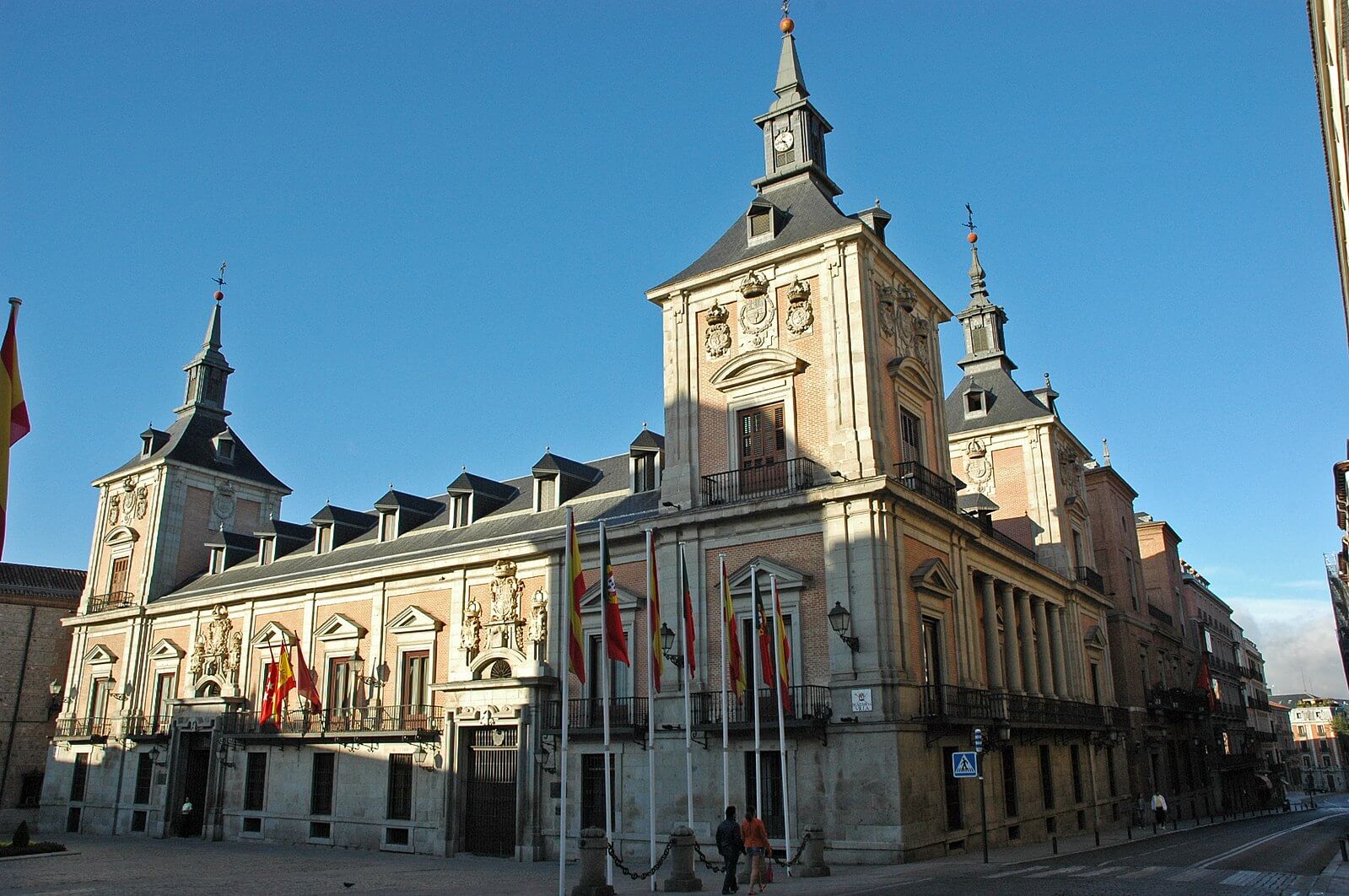 Fachada de la Casa de la Villa de Madrid (España)